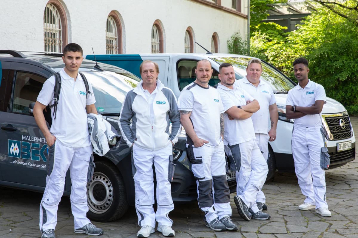 Malermeister Bekö Teammitglied bei der Arbeit